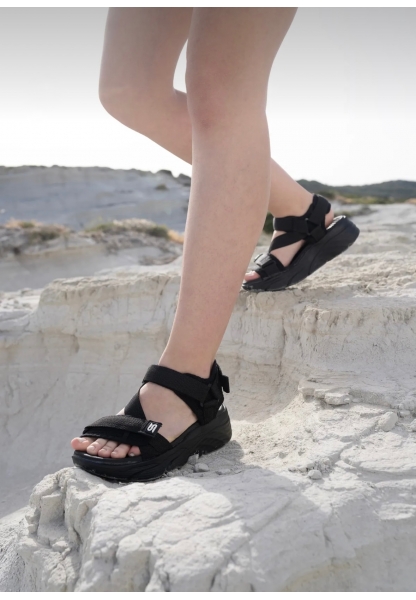 Kadın Dolgu Taban Siyah Spor Sandalet