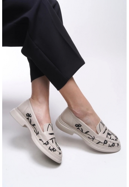 Siyah Nakışlı Bej Kadın Loafer Ayakkabı ales