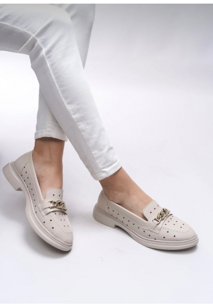 Zincir Detaylı Delikli Bej Kadın Loafer peta