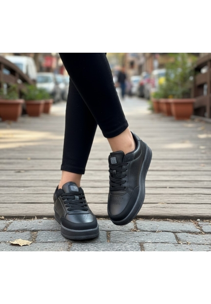 Kadın Siyah Süet Detaylı  Kalın Tabanlı Bağcıklı Sneaker 849₺ city2