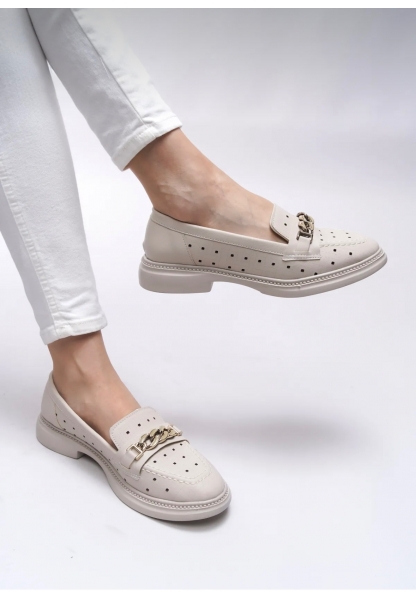 Zincir Detaylı Delikli Bej Kadın Loafer peta