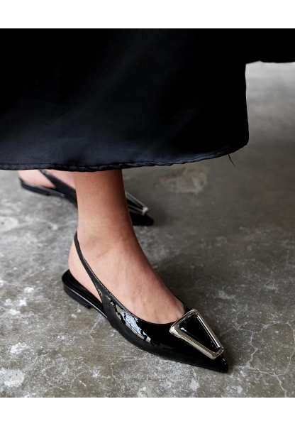 Siyah Rugan Sivri Burun Tokalı Slingback Ayakkabı zerta