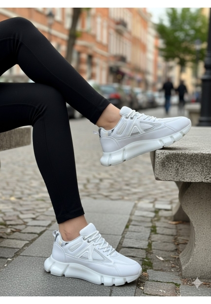 Beyaz Bağcıklı Kalın Taban Spor Ayakkabı 699₺ flet