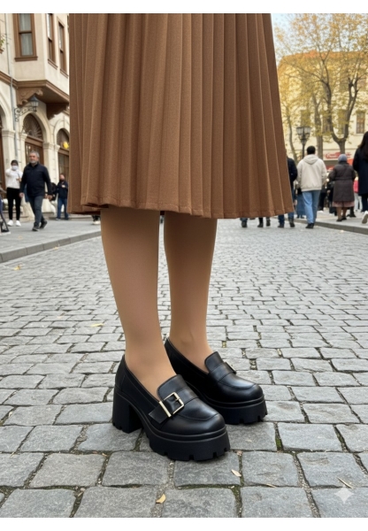 Klasik Kalın Tabanlı Siyah Tokalı Topuklu Loafer 849₺ loa