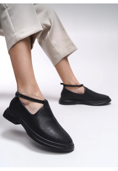 Siyah  Bilekten Bağlı Kadın Loafer kant