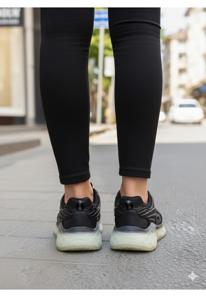 Siyah Kalın Taban Transparan Detaylı Spor Ayakkabı 699₺ flet