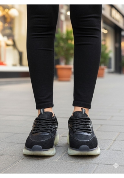 Siyah Kalın Taban Transparan Detaylı Spor Ayakkabı 699₺ flet
